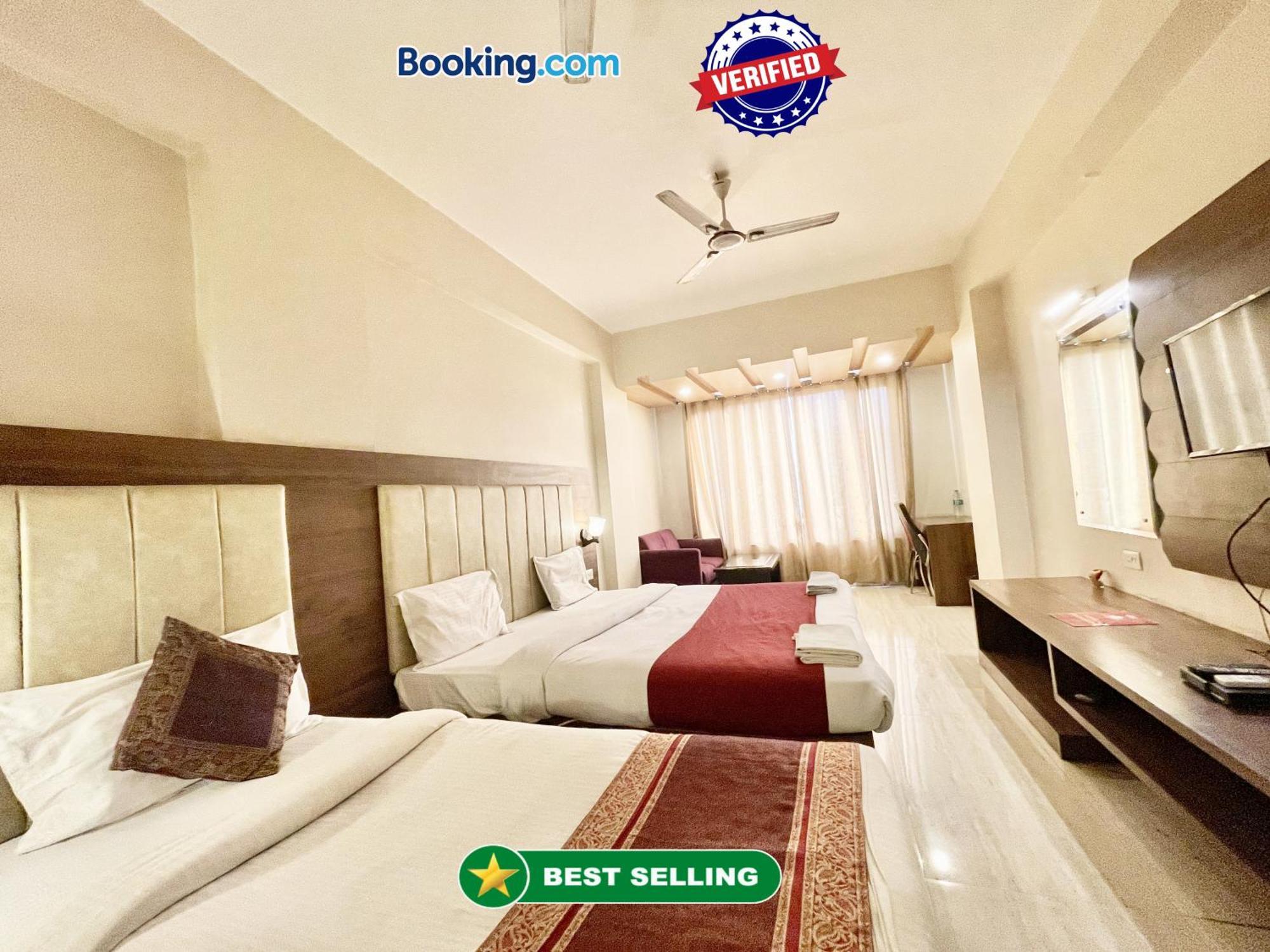 Hotel Rudraksh ! Varanasi !Fully-Air-Conditioned Hotel At Prime Location With Parking Availability, Near Kashi Vishwanath Temple, And Ganga Ghat 2 Экстерьер фото