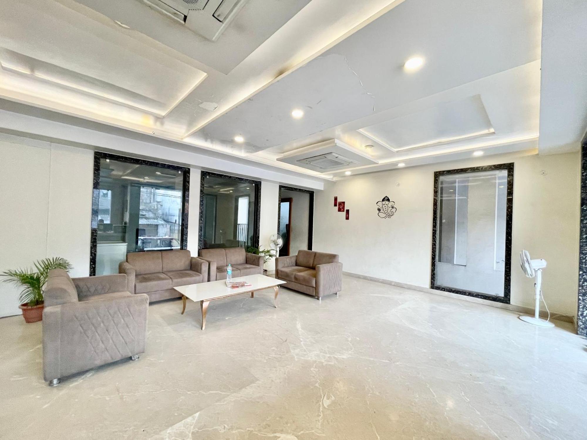 Hotel Rudraksh ! Varanasi !Fully-Air-Conditioned Hotel At Prime Location With Parking Availability, Near Kashi Vishwanath Temple, And Ganga Ghat 2 Экстерьер фото