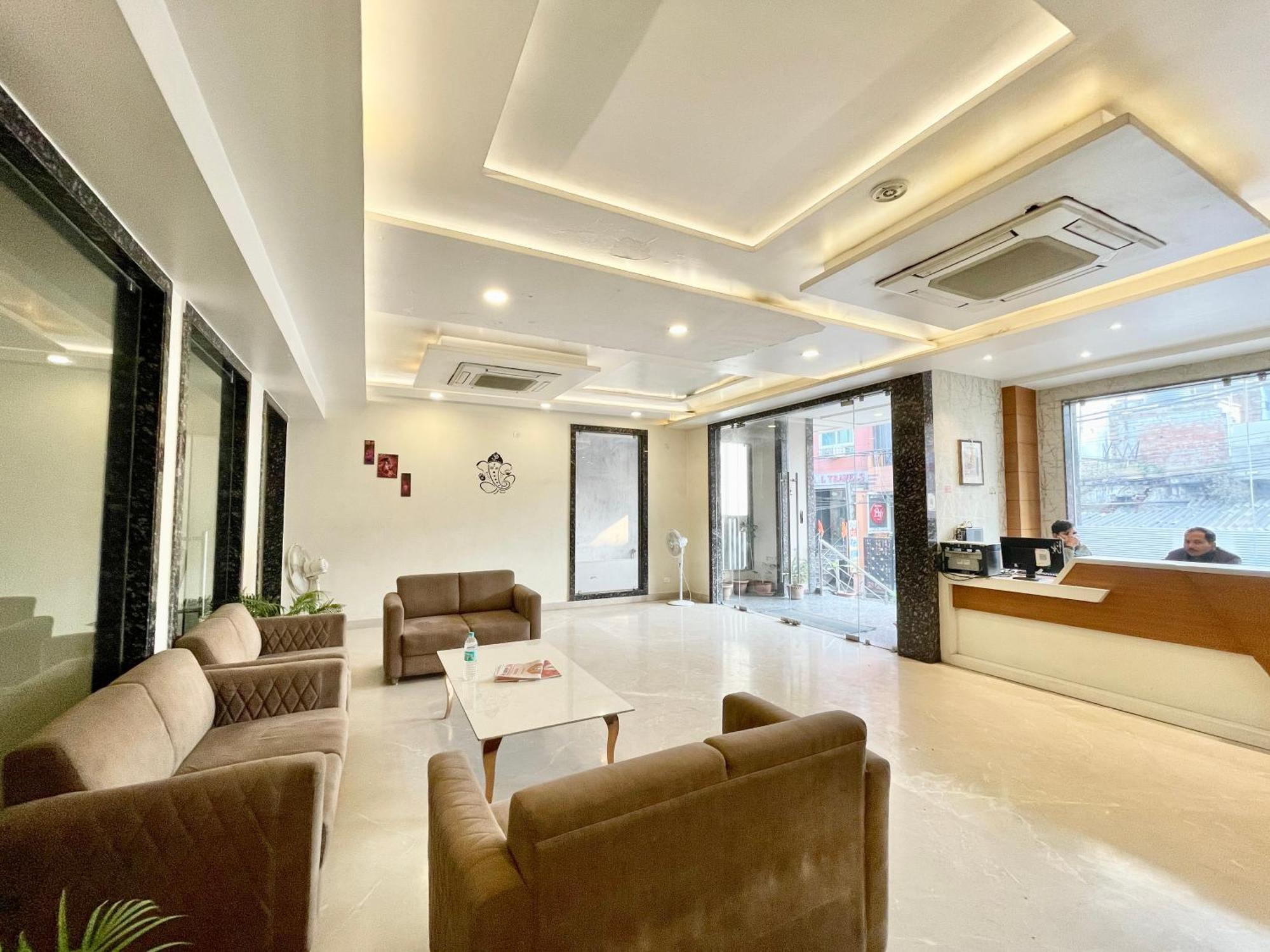 Hotel Rudraksh ! Varanasi !Fully-Air-Conditioned Hotel At Prime Location With Parking Availability, Near Kashi Vishwanath Temple, And Ganga Ghat 2 Экстерьер фото